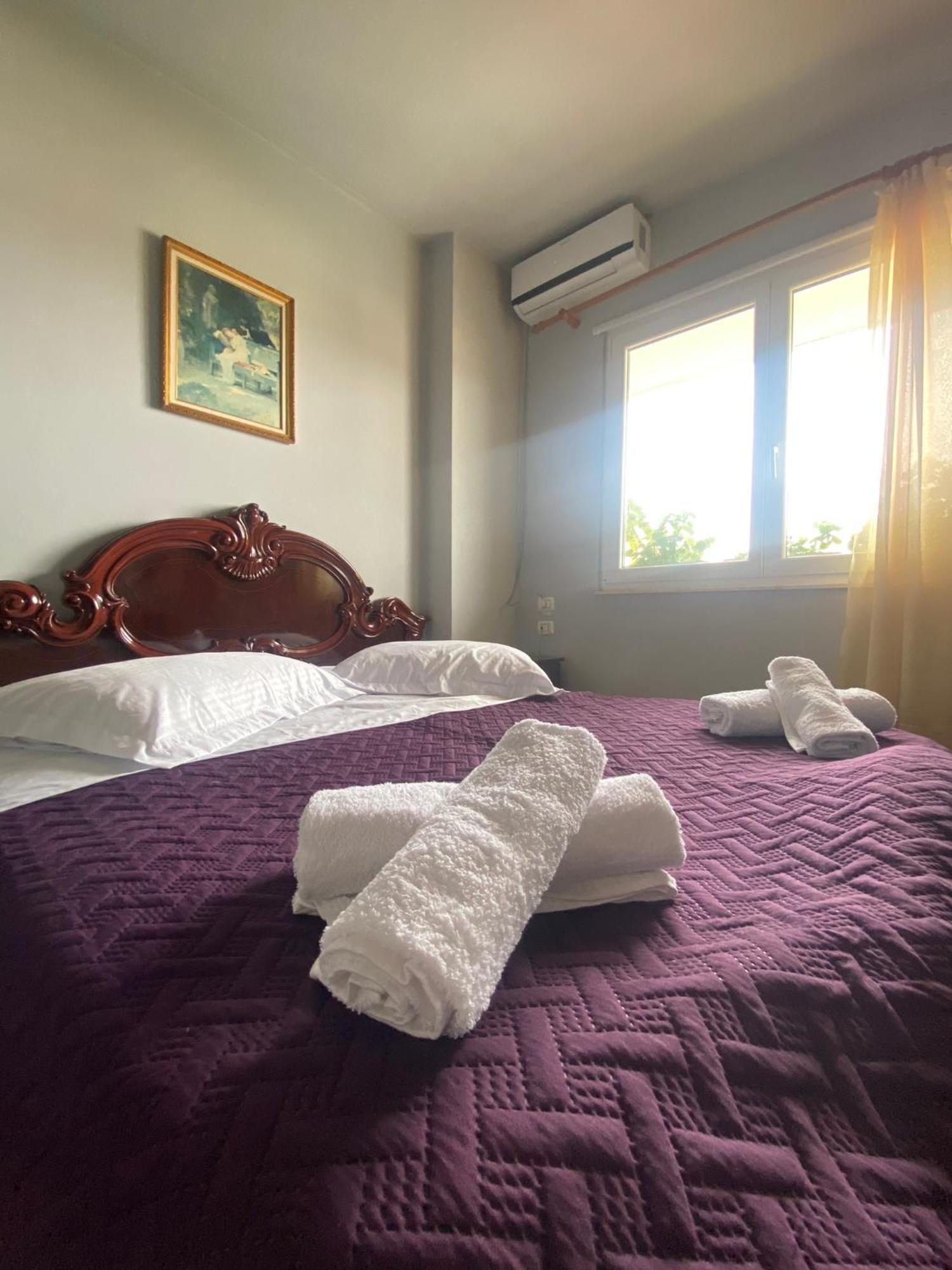 Stay The Night Shkodra Apartment City Centre Exterior photo